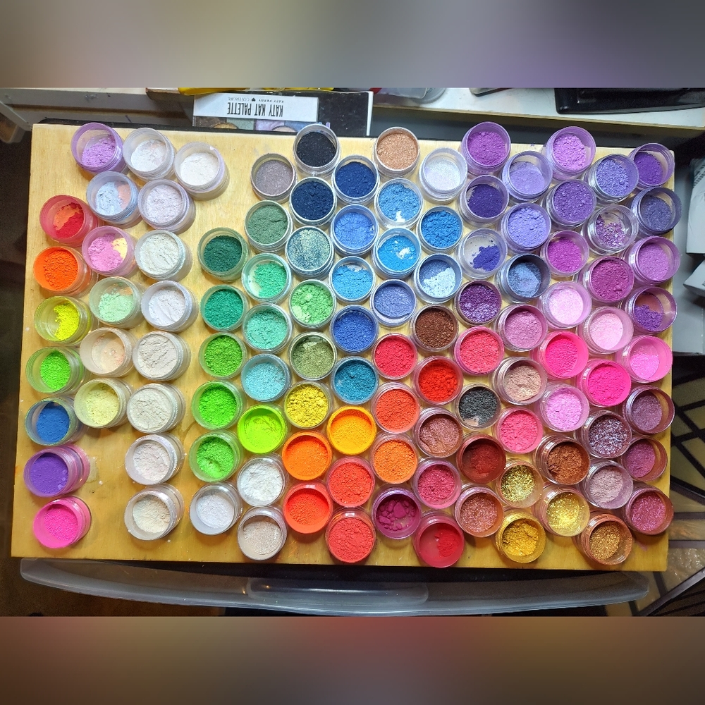 Custom Color Eyeshadows - Picture 2 of 9